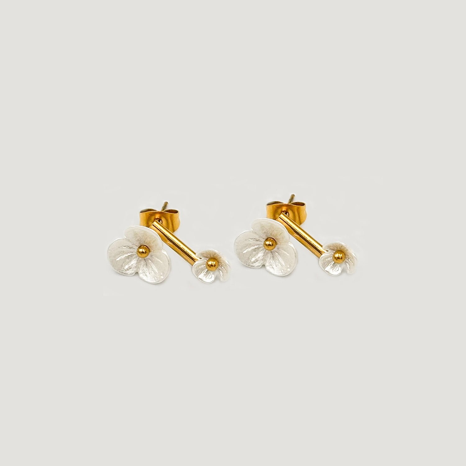 Bothemians White Lilly Earrings