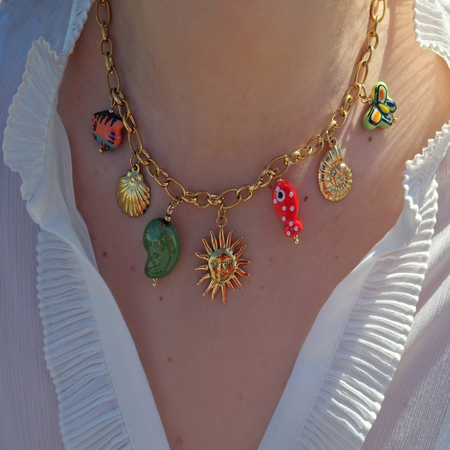 Bothemians-Sereia-necklace-model-side